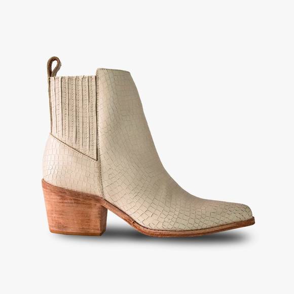 NEW BALA DI GALA women's premium embossed leather ankle legacy boots in cream - Picture 2 of 5